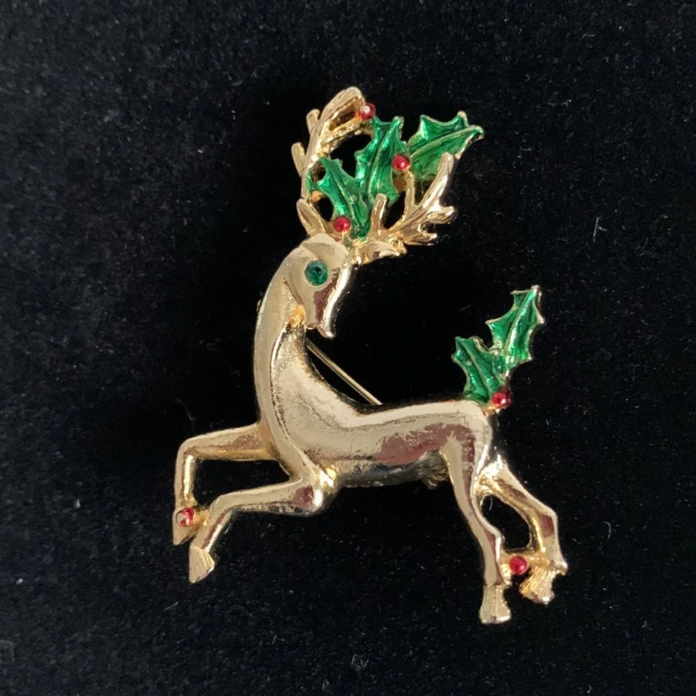 Gerry’s Reindeer Brooch Pin VTG Enamel Gold Tone Holly Leaves Berries Christmas
